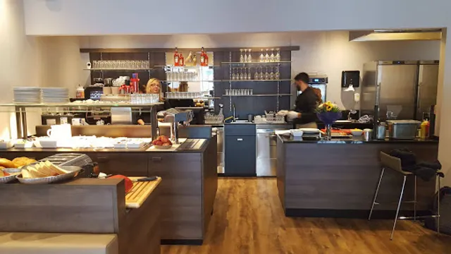 Basic Hotel Breakfast