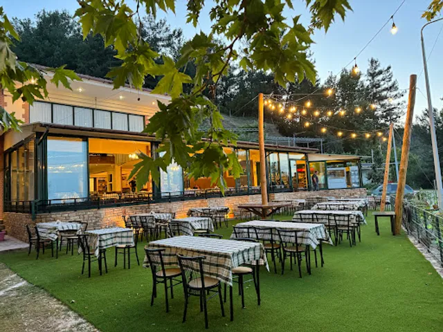 Taverna Grill Ta Platania