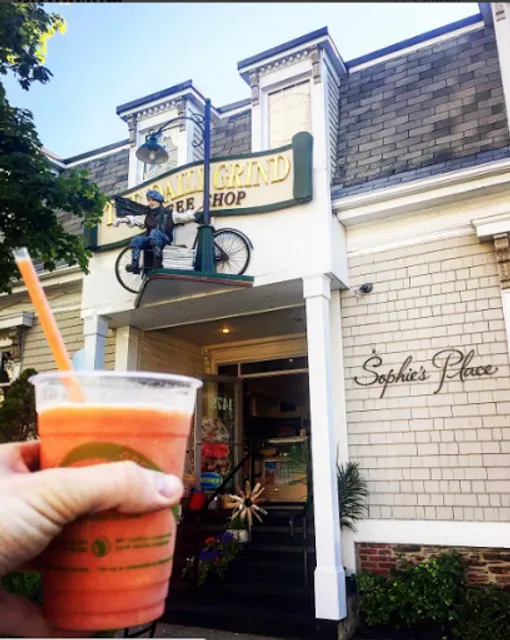 The Daily Grind Cafe & Bar