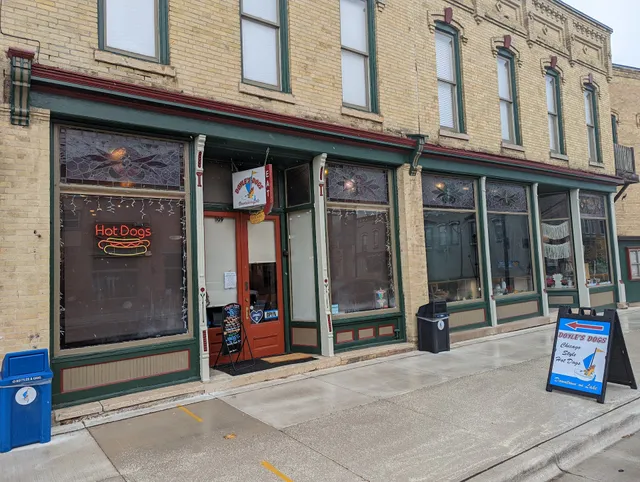 Doyle's Dogs "Downtown on Lake"