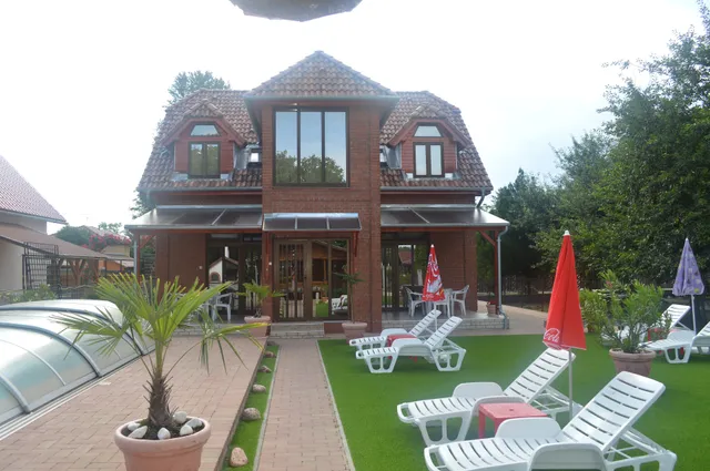 Mediterán Fedett Medencés Apartmanház