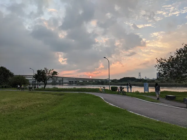 Longshan Riverside Park