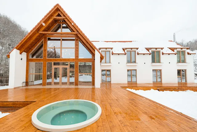 Scrind 11 - Madleine Chalet