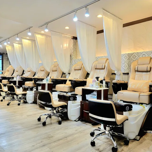 Blondis Nails & Spa II