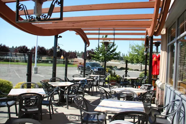 Boston's Pizza Restaurant & Sports Bar