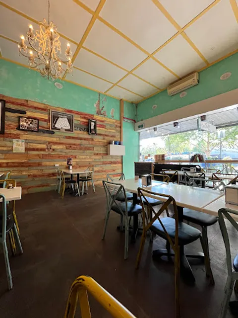 B Love - Diner BBQ & Burgers