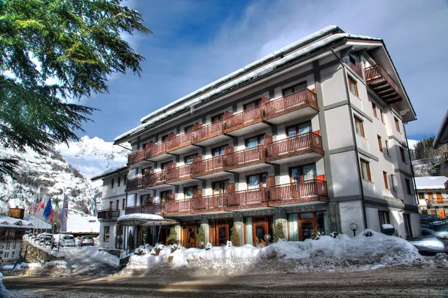 Cresta et Duc Contemporary Alpine Hotel