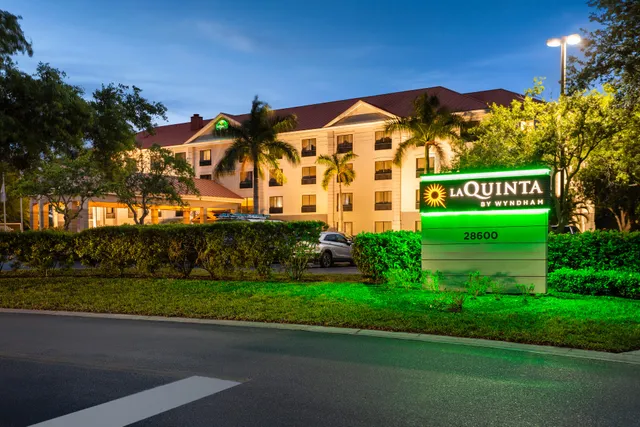 La Quinta Inn & Suites by Wyndham Bonita Springs Naples N.