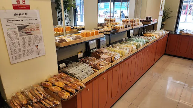 Samsong BNC Main Store (三松麵包總店)