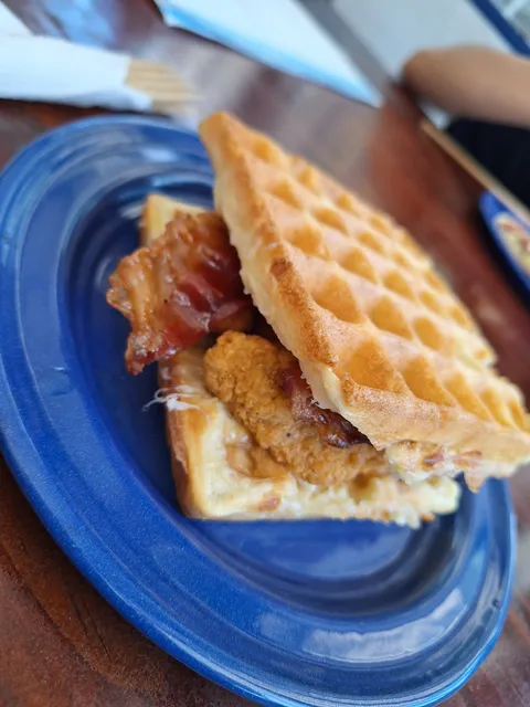 "La Casa Azul" Waffles & Café