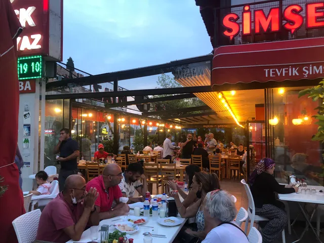 Tevfik Şimşek Şimşek Köfte Piyaz