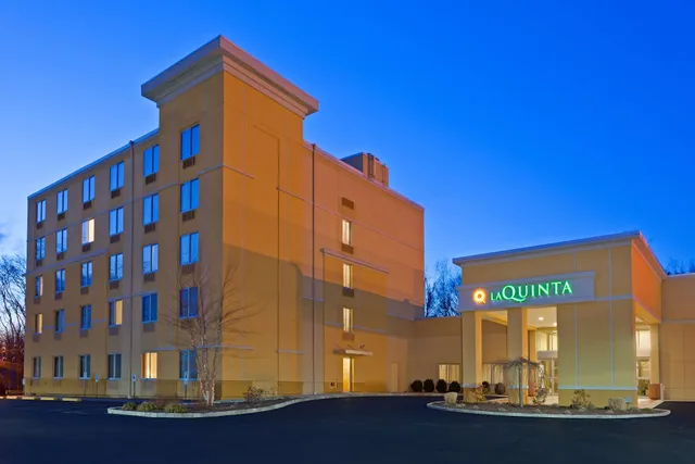 La Quinta Inn & Suites by Wyndham Danbury