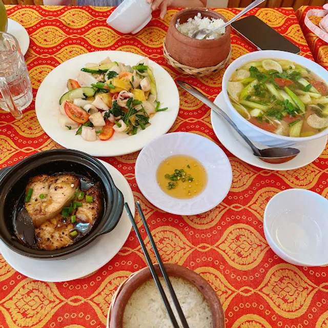 Cơm Niêu Nắng Vàng