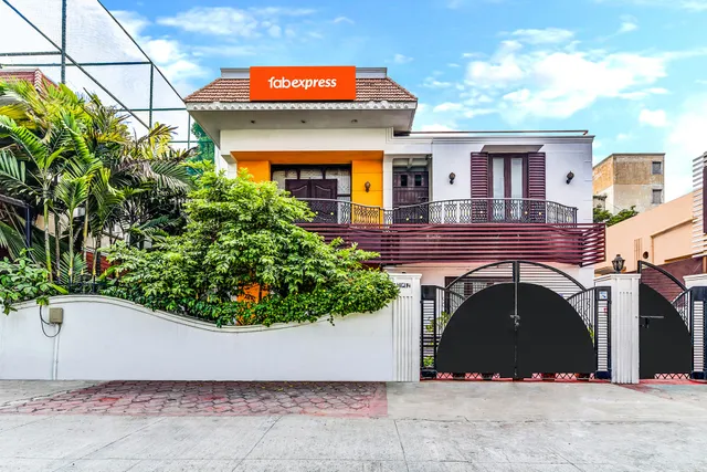 FabExpress Nestlay Rooms - Hotel in Mogappair, Chennai