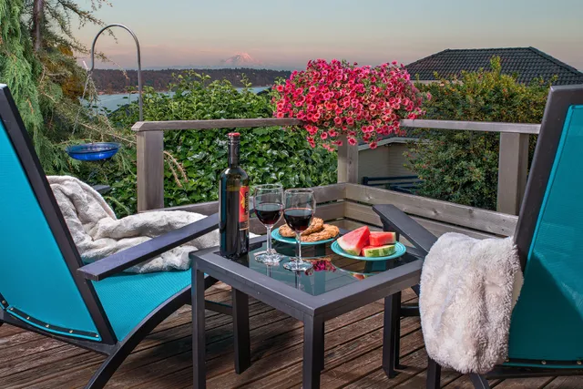 Three Tree Point Bed & Breakfast