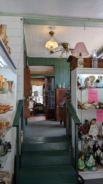 Magnolia House Antique Village