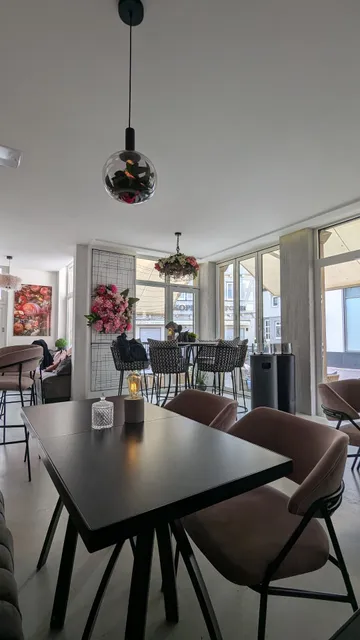 WYN • Kitchen • Bar