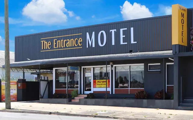 The Entrance Motel