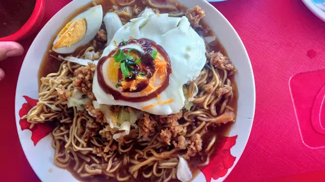 Hi-way Kitchenette Pansit Cabagan