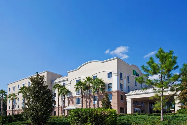 Holiday Inn Express & Suites Clearwater/US 19 N by IHG