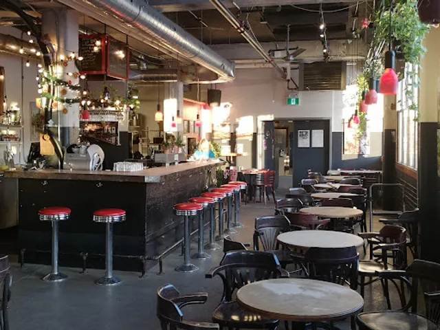 Les Sans-Taverne - Coop and Craft Brewery