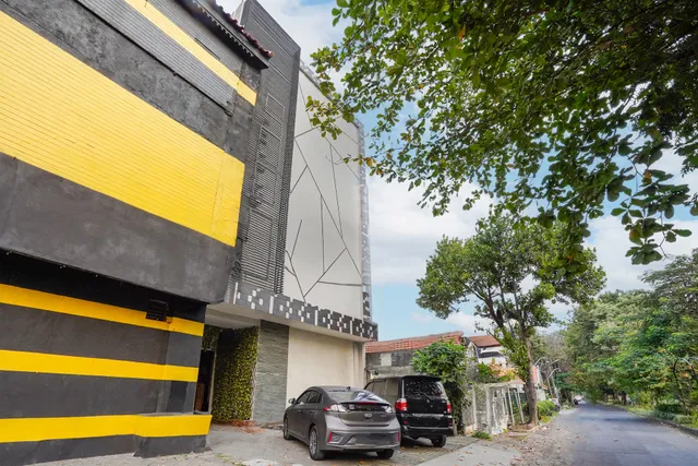 Super OYO Capital O 92633 Spring Hotel Gubeng