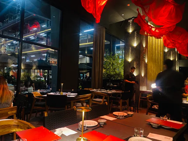 TOTORU SUSHI & ASIAN FUSION