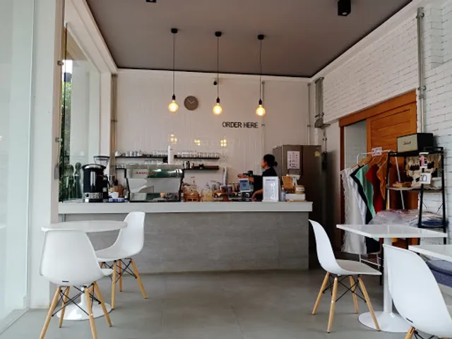ร้านงาย Ngai Local Bistro
