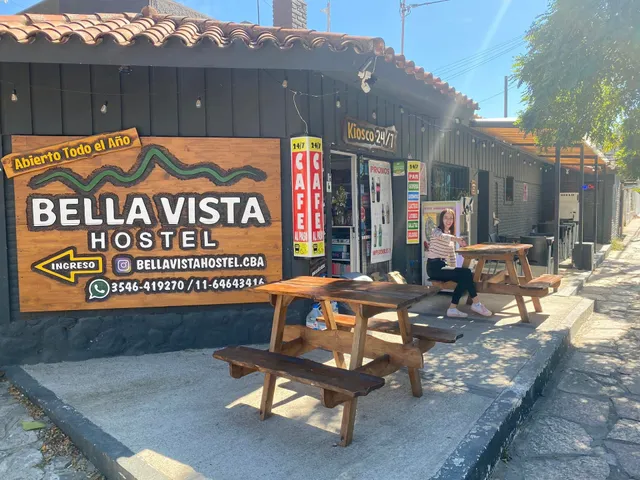 Bella Vista hostel urbano & cabañas en las sierras.