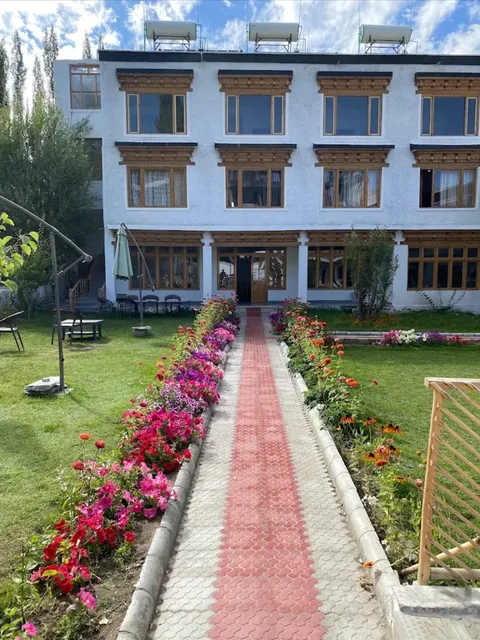 HOTEL REZANG-LA
