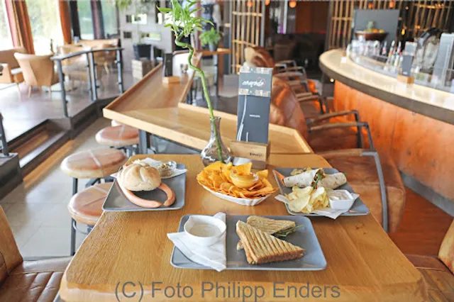 Comodo | Cocktailbar & Lounge