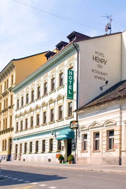 Hotel Henry