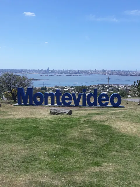 Montevideo sign