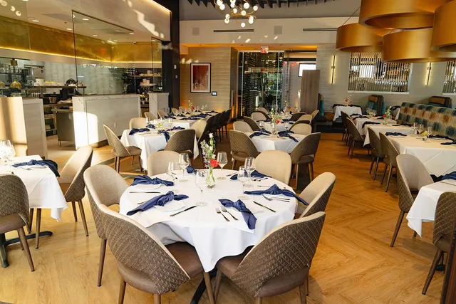 Fleming’s Prime Steakhouse & Wine Bar