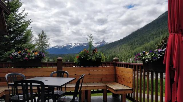 Truffle Pigs Bistro & Lodge