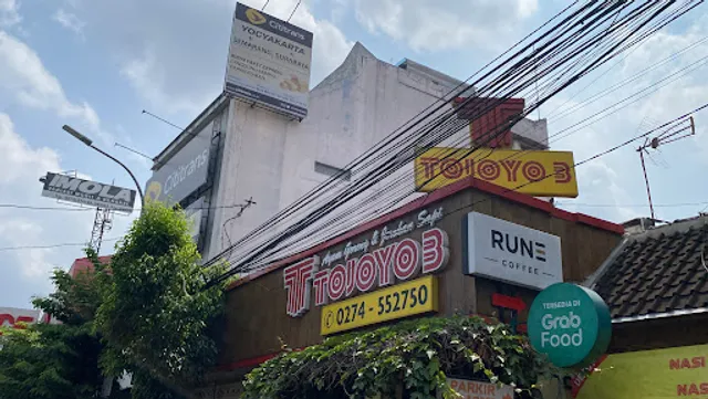 TOJOYO 3 Ayam Goreng dan Jerohan Sapi