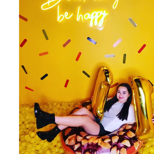 Selfies & More Mini Market