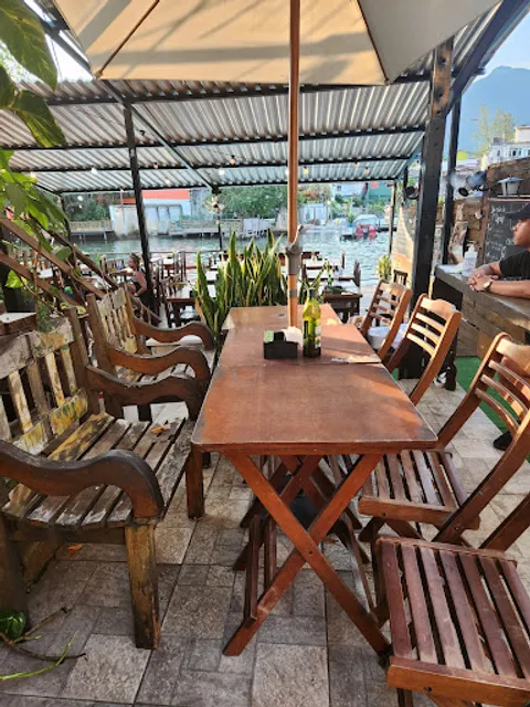 Cais bar ilha da gigoia