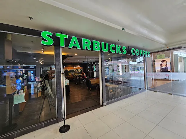 Starbucks Mahkota Parade