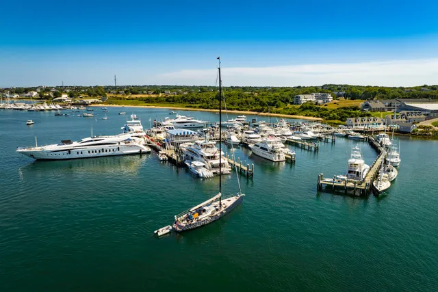 Champlin's Hotel, Marina & Resort