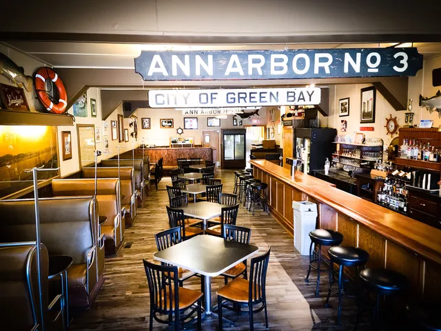 Dinghy's Restaurant & Bar