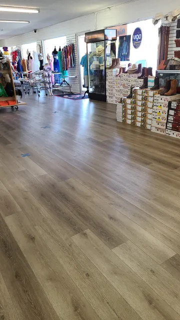 Latinos Mini Market Y Ailyn’s Boutique