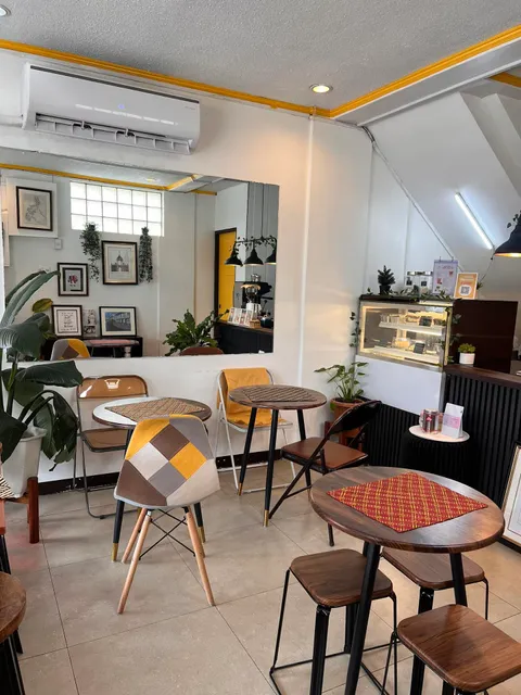 Cafe Louisse by Bakepertise