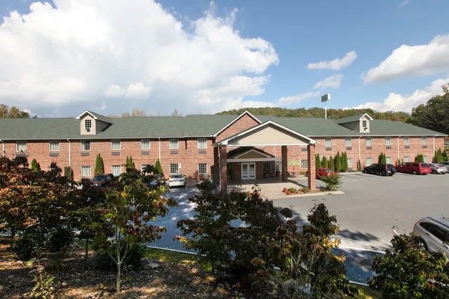 Mountain Inn & Suites Airport