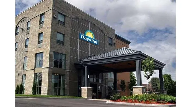 Days Inn by Wyndham Levis