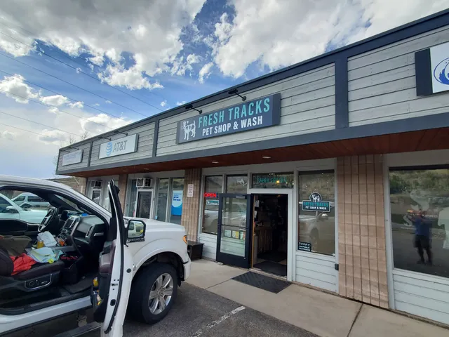 Fresh Tracks Pet Shop