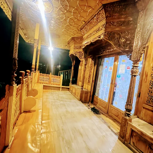 Houseboat London House - Best Houseboat | Houseboat In Dal Lake | Super Deluxe Houseboat