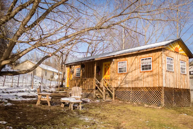 Uncle Johnny's Nolichucky Hostel Cabins & Camping