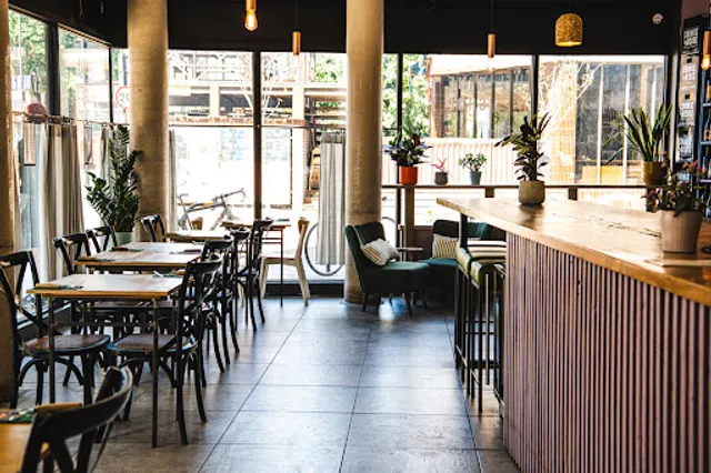 Flat Earth Pizzas - Restaurant Bethnal Green