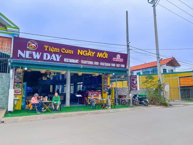 New Day Restaurant & Homestay